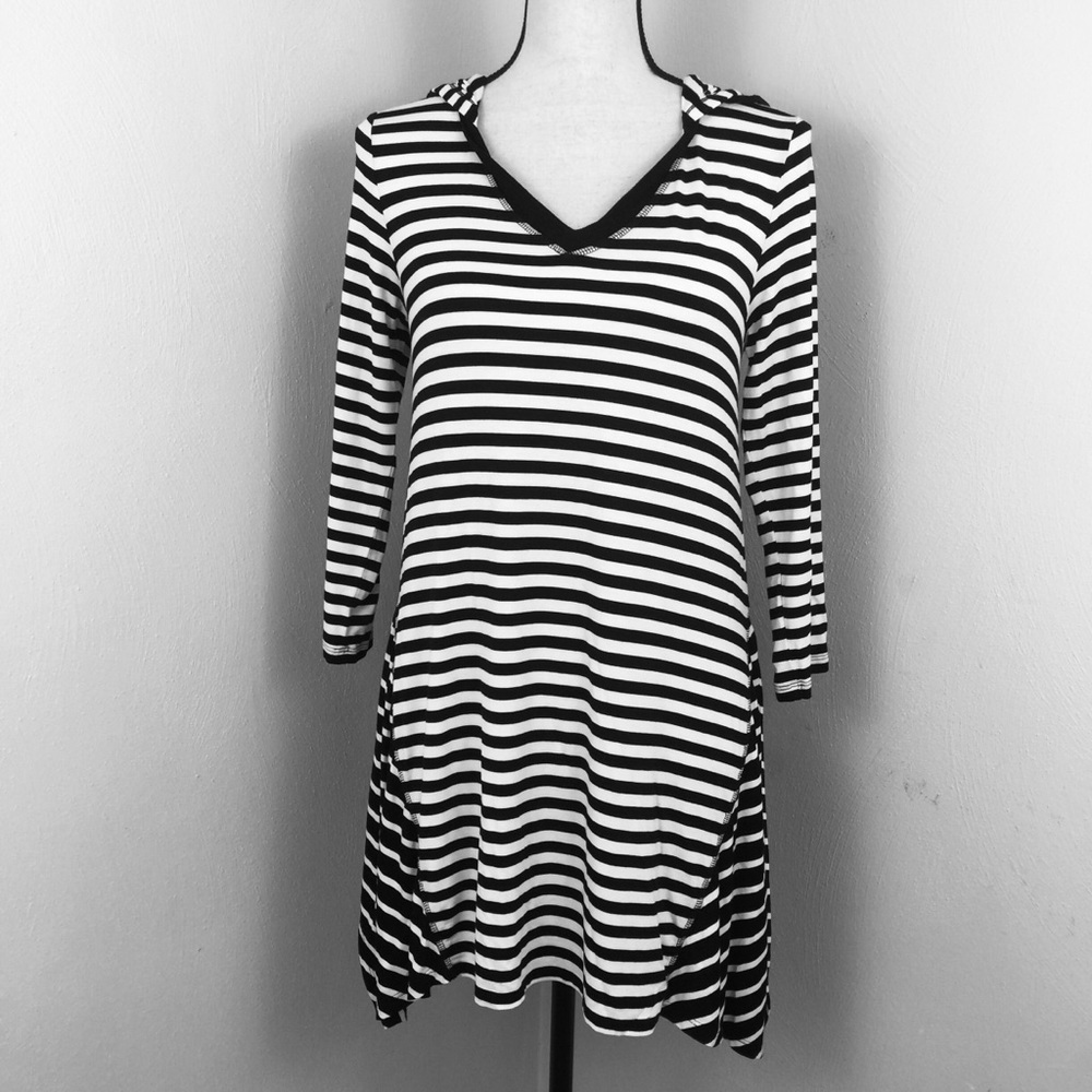 EUC Cable & Gauge. Hooded Top. Black & White.